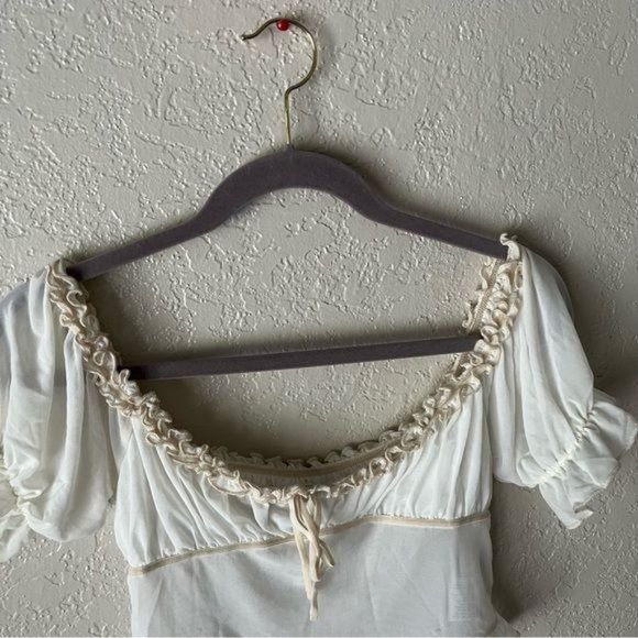 URBAN Outfitters Milkmaid Off Shoulder Cropped Blouse in White M Cottagecore - Picture 3 of 8